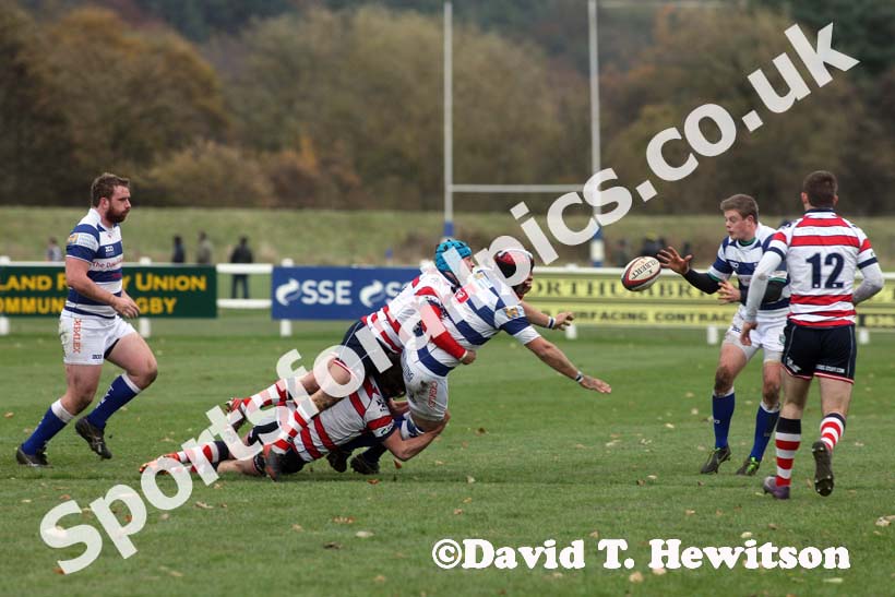 Tynedale's Andy Buist releases the ball against Rosslyn Park at Tynedale Park, Corbridge, Northumberland. Photo: David T. Hewitson/Sports for All Pics